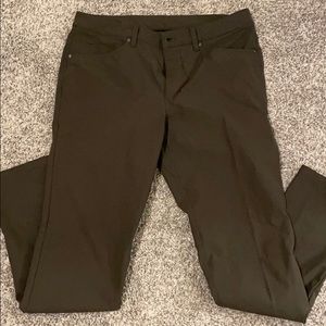 Men’s Lululemon ABC Pants 32x32 Slim, Olive